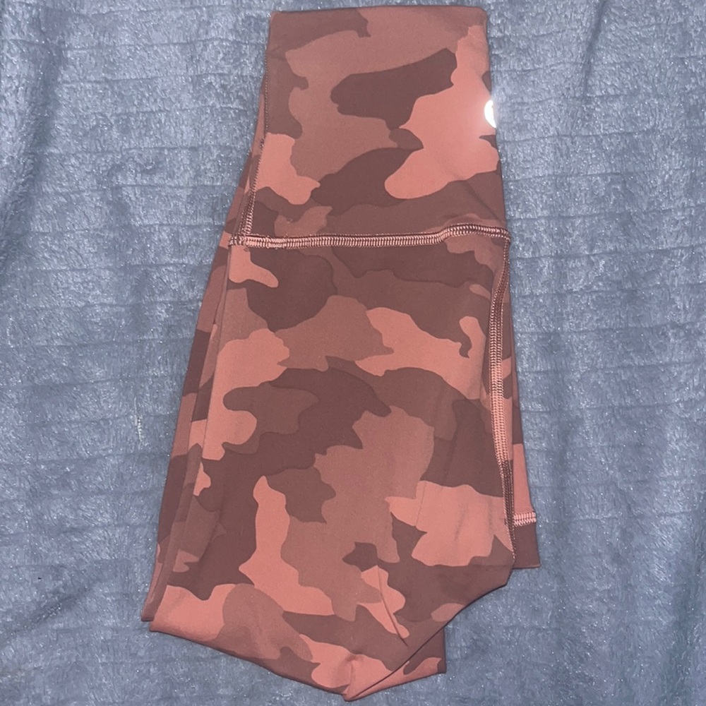 lululemon wunder under leggings.